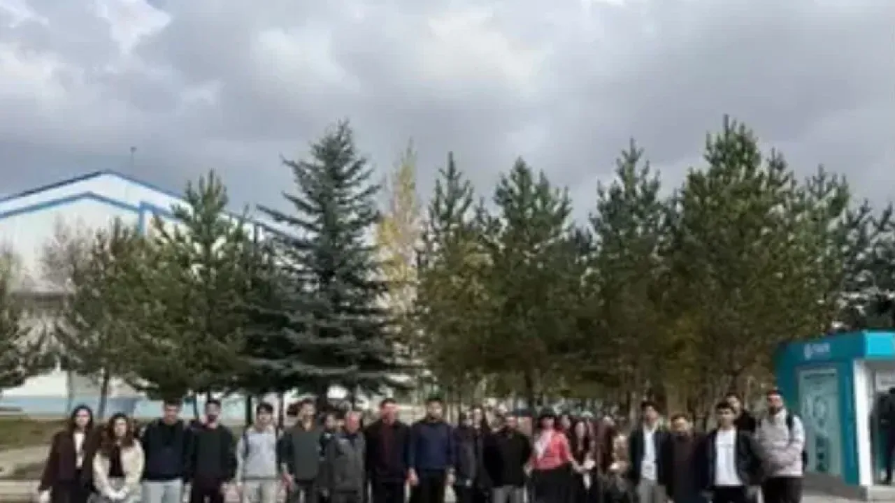 Kafkas Üniversitesi kulüplerinden çevre seferberliği