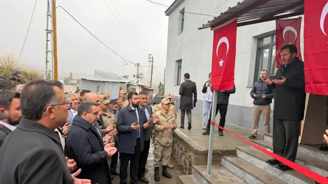Kağızman Tunçkaya köyü’nde yeni cami dualarla ibadete açıldı