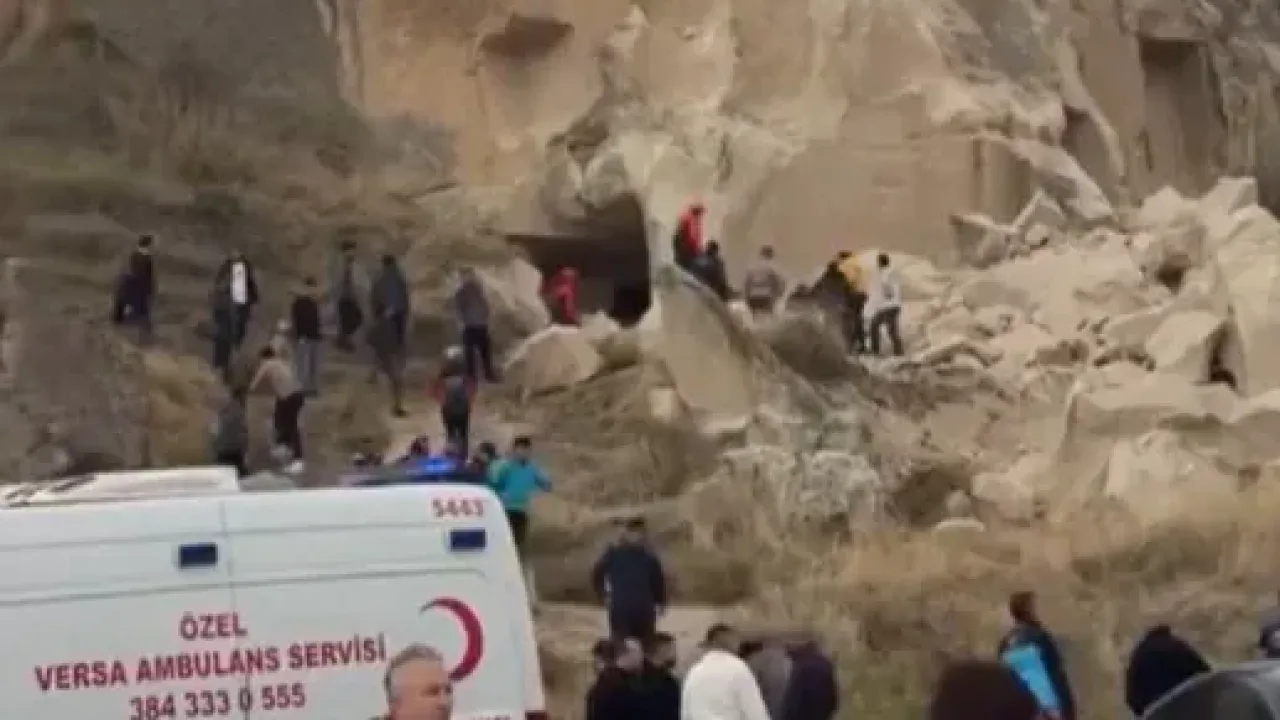 Kapadokya’da facia! Peribacaların turistlerin üstüne çöktü