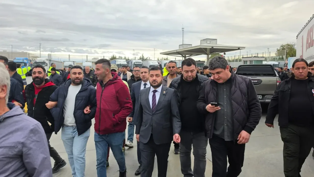 Kapıkule'de tır şoförlerinin vize isyanı! Yazgan'dan hizmet