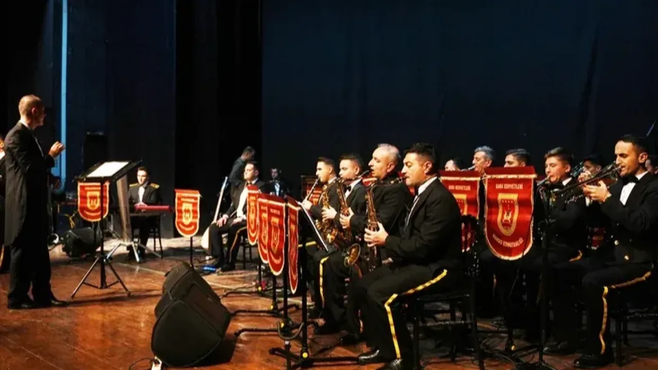 Kara Kuvvetleri Bando Komutanlığı'ndan Mardin'de müzik şöleni