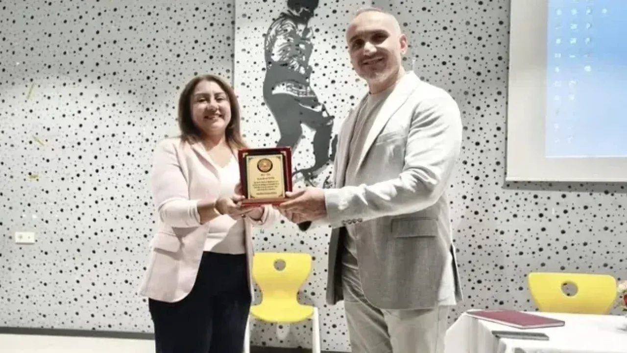 Karabağlar Seniha Mayda Ortaokulu’nda 4 yıllık emeğe vefa