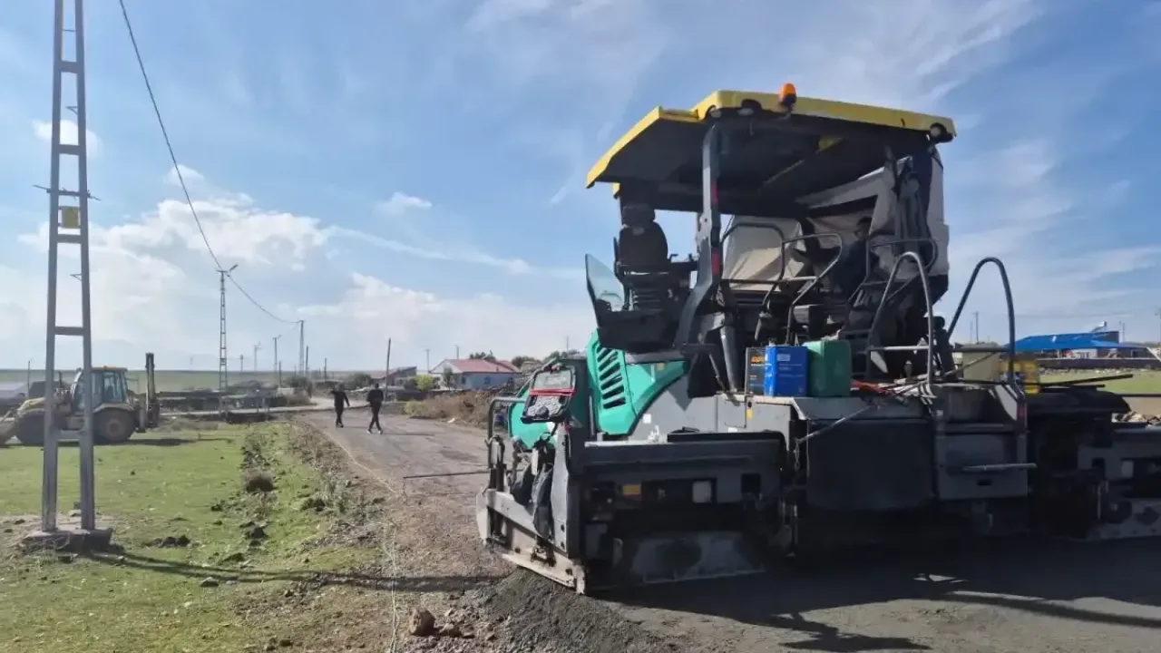 Kars’ta Büyükaküzüm Köyü’nün 4,8 kilometrelik beton yol projesi