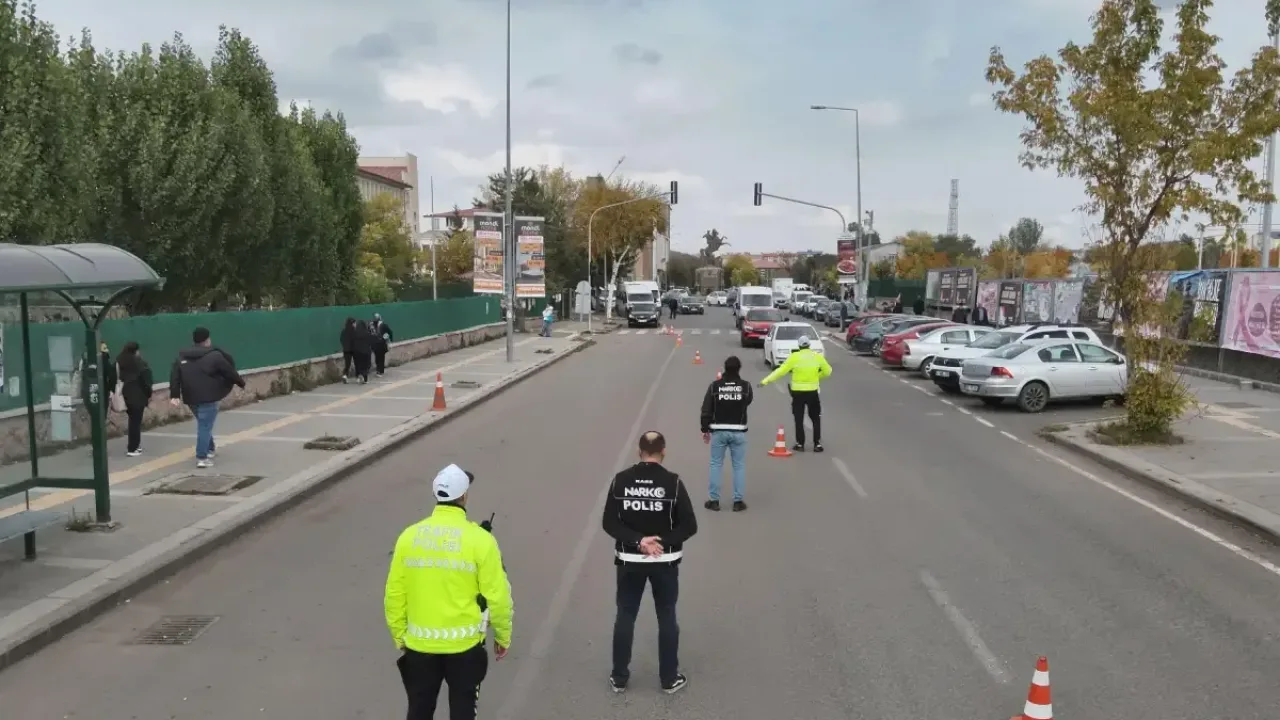 Kars'ta Cumhuriyet Bayramı'nda bu yollar araç trafiğine kapalı