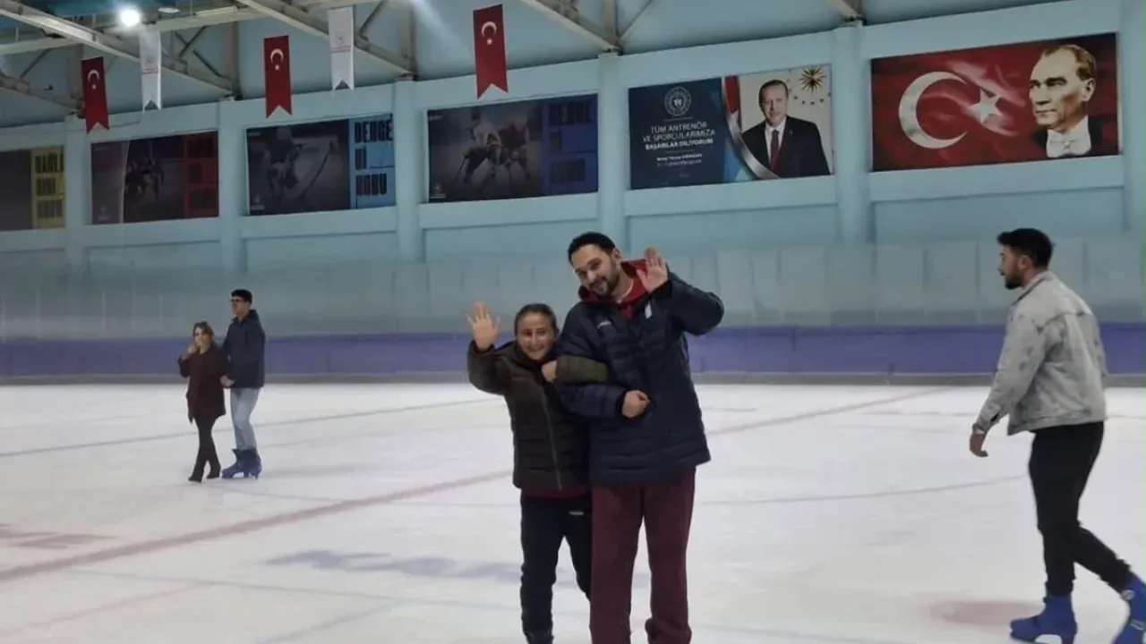 Kars’ta özel sporcular buz pateni Etkinliğinde buluştu