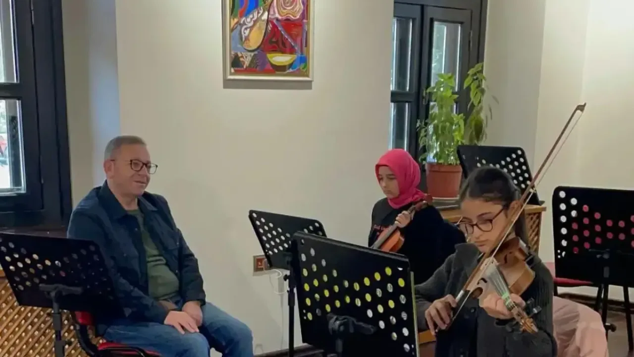 Kars Valisi Ziya Polat, Sanat Evi'nde kursiyerlerle buluştu
