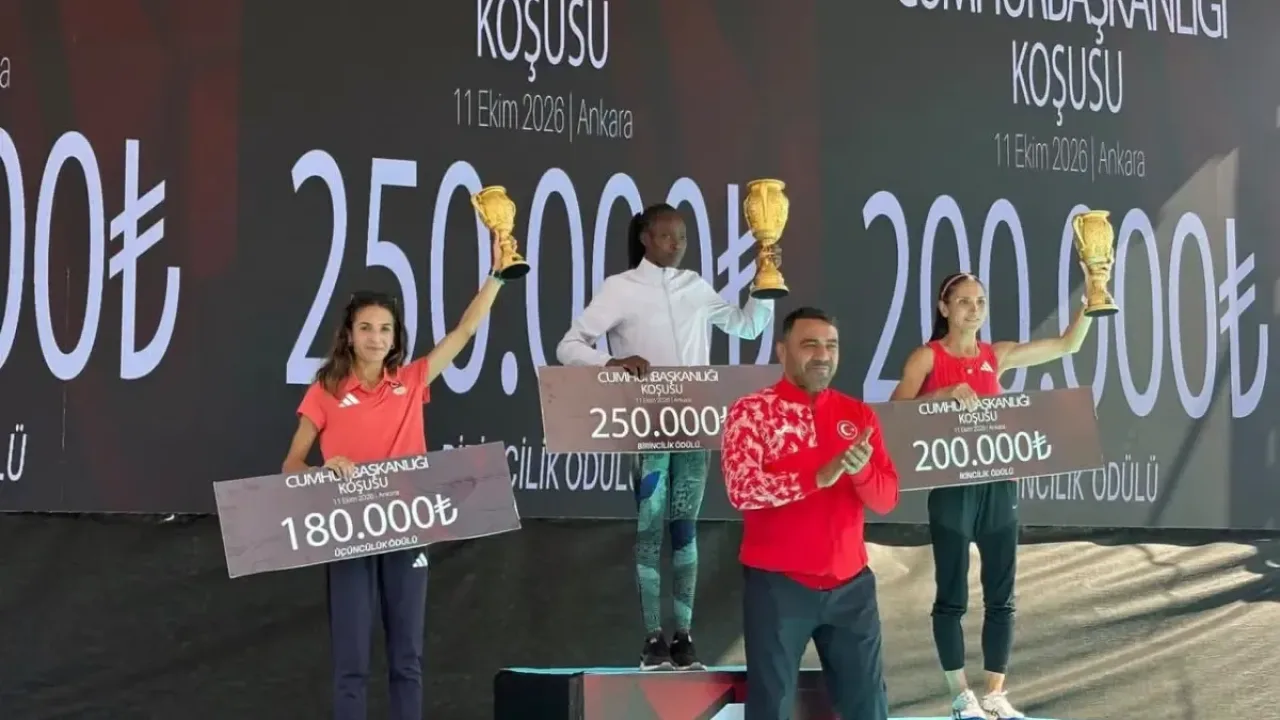 Karslı Bahar Yıldırım yarı maratonda üçüncü oldu