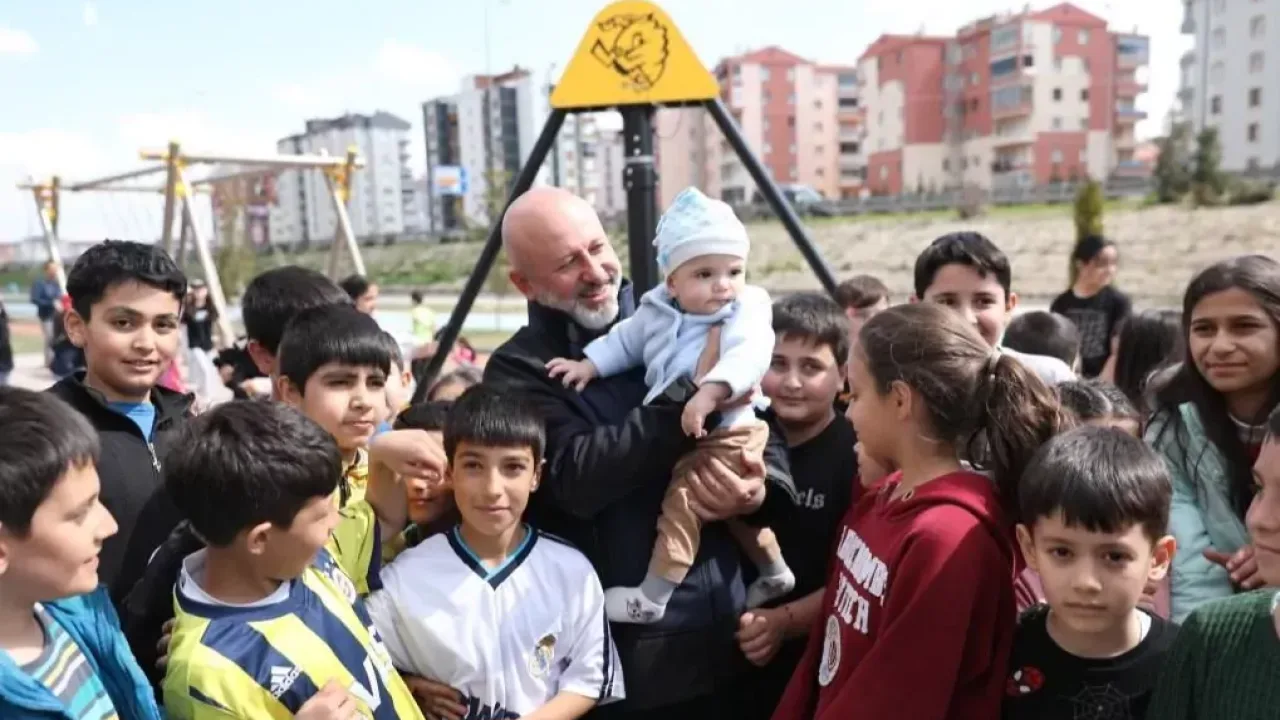 Kayseri Kocasinan'ın parkları çocuklara katkı sağlıyor