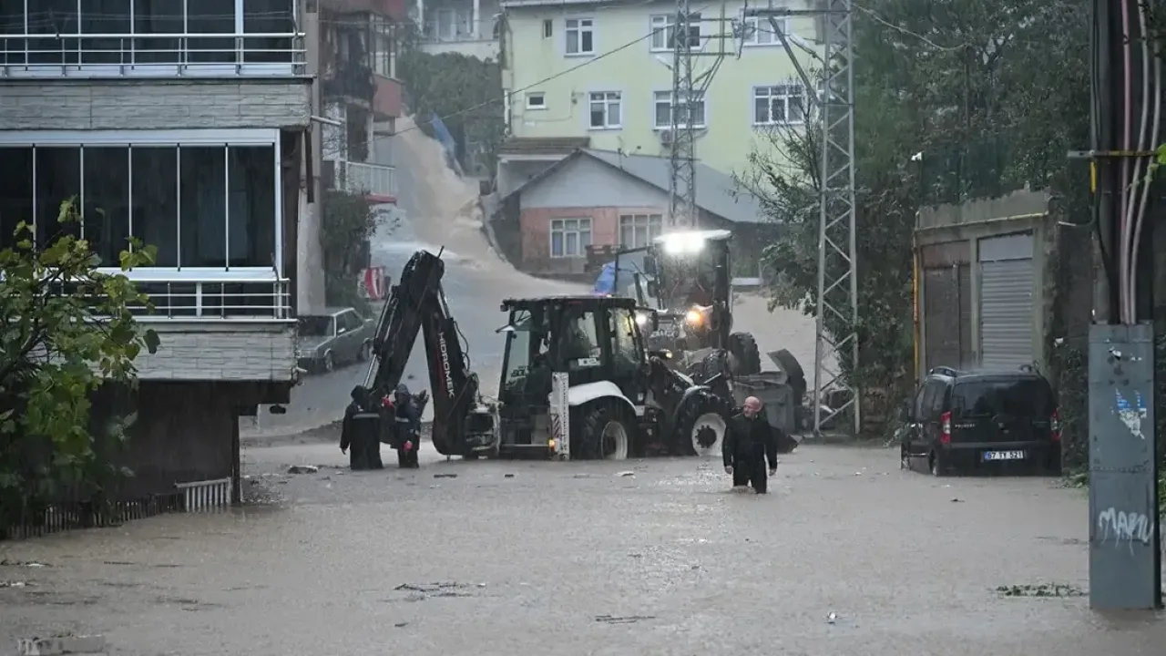 Kdz. Ereğli’de sağanak alarmı: Dereler taştı, ev ve iş yerlerini