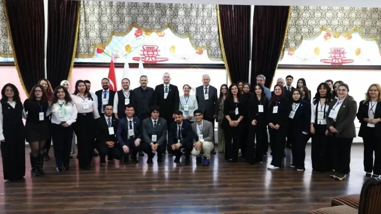 Keçiören'de gençler bağımlılıkla mücadeleyi ele aldı
