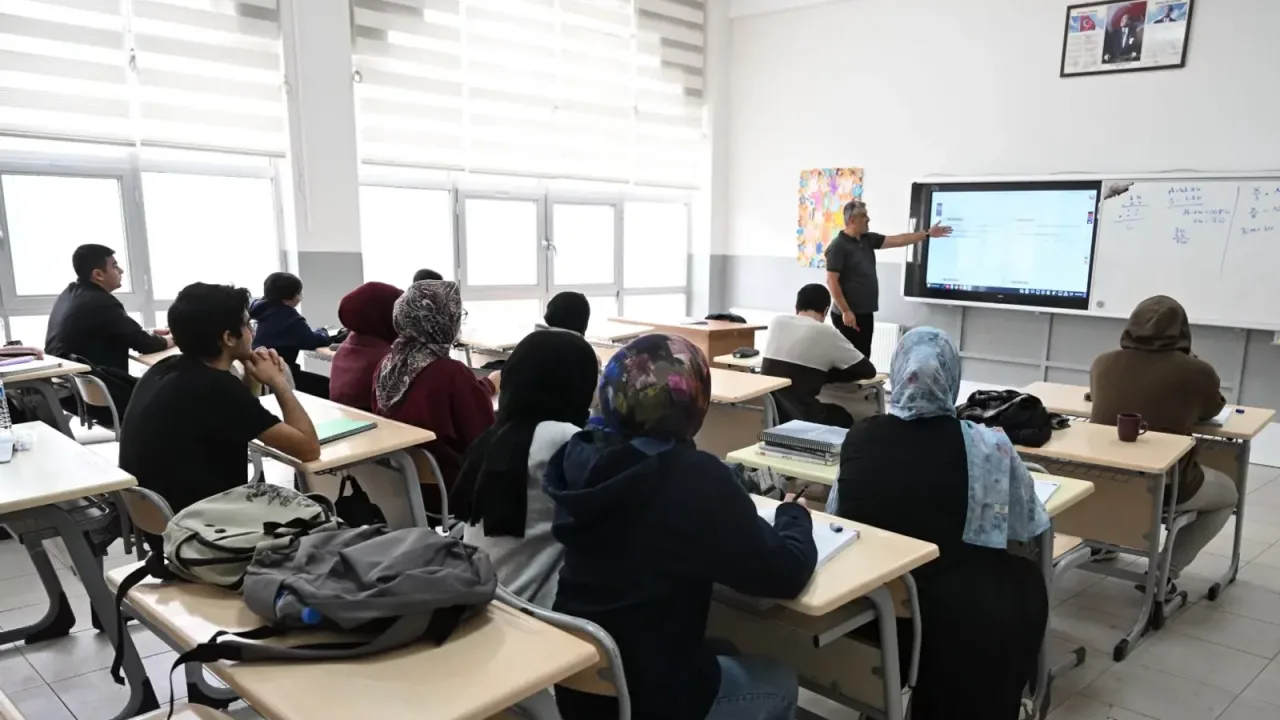 Kernek’te 200 öğrenciye üniversite sınavı hazırlık desteği