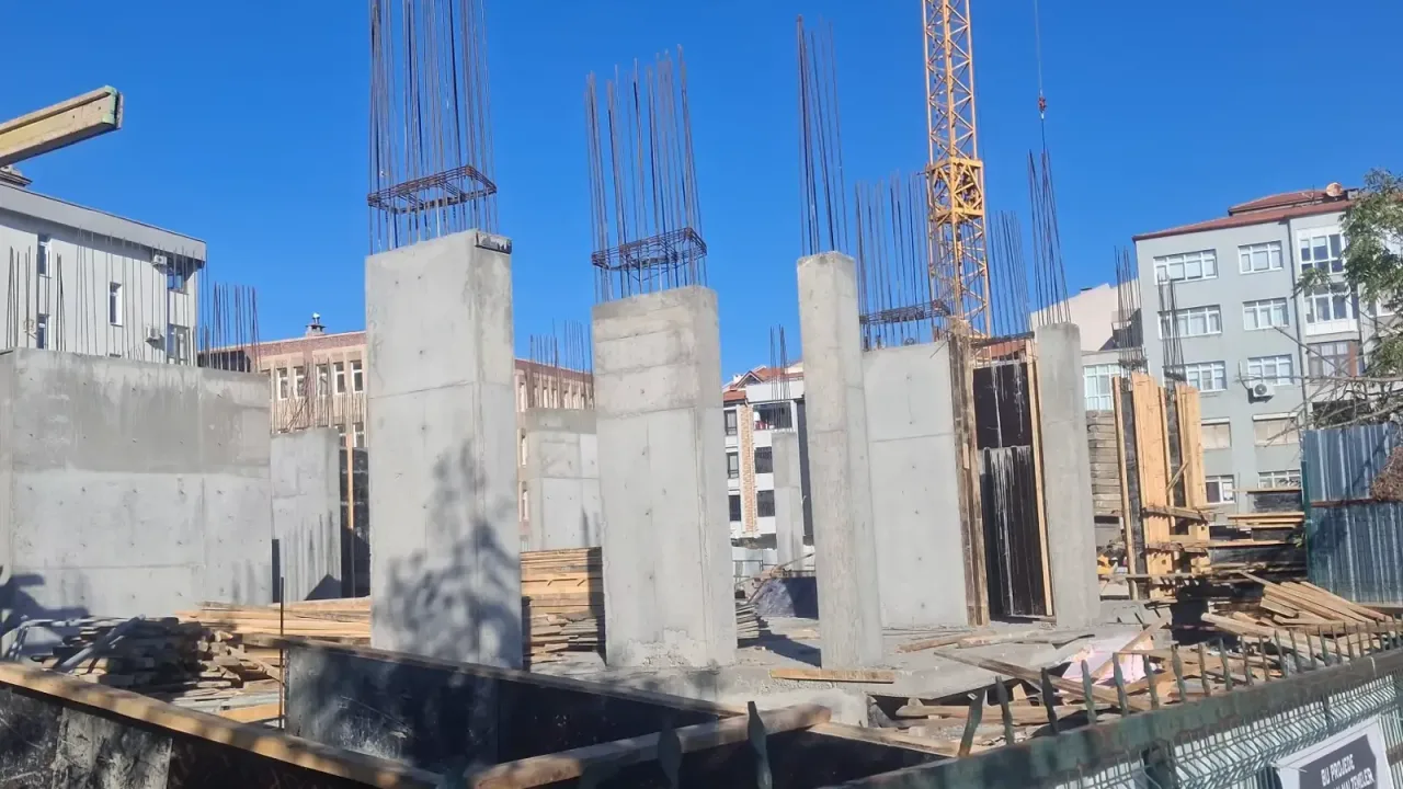 Keşan’da yıkılan eski Hükümet Konağı inşaatı hızla yükseliyor