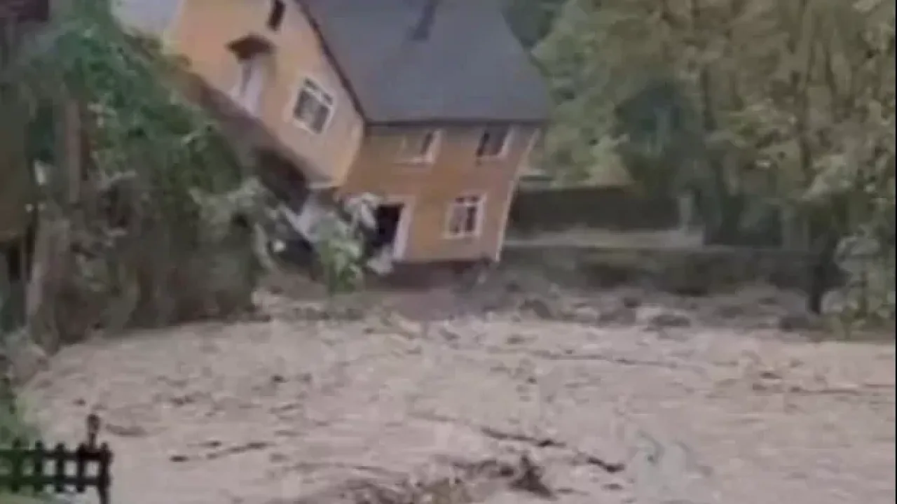 Kocaeli afet yaşıyor! Sapanca’da bir evi dere yuttu