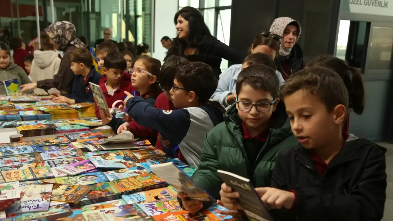 Kocaeli'de Çayırova Kitap Günleri’ne yoğun ilgi