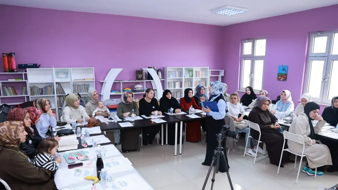 Kocaeli'de Gebze Okur Projesi'nde veli ve öğretmen buluşma
