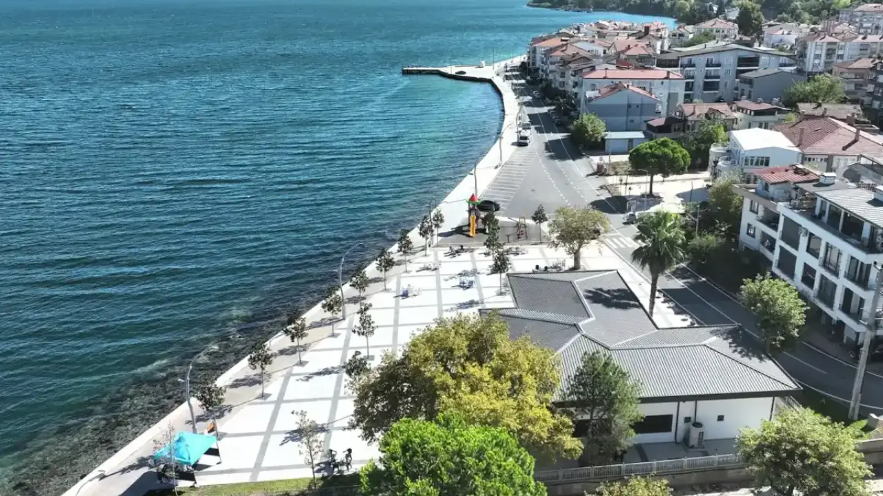 Kocaeli'de Gölcük Ulaşlı sahili yeni görünümüne kavuştu