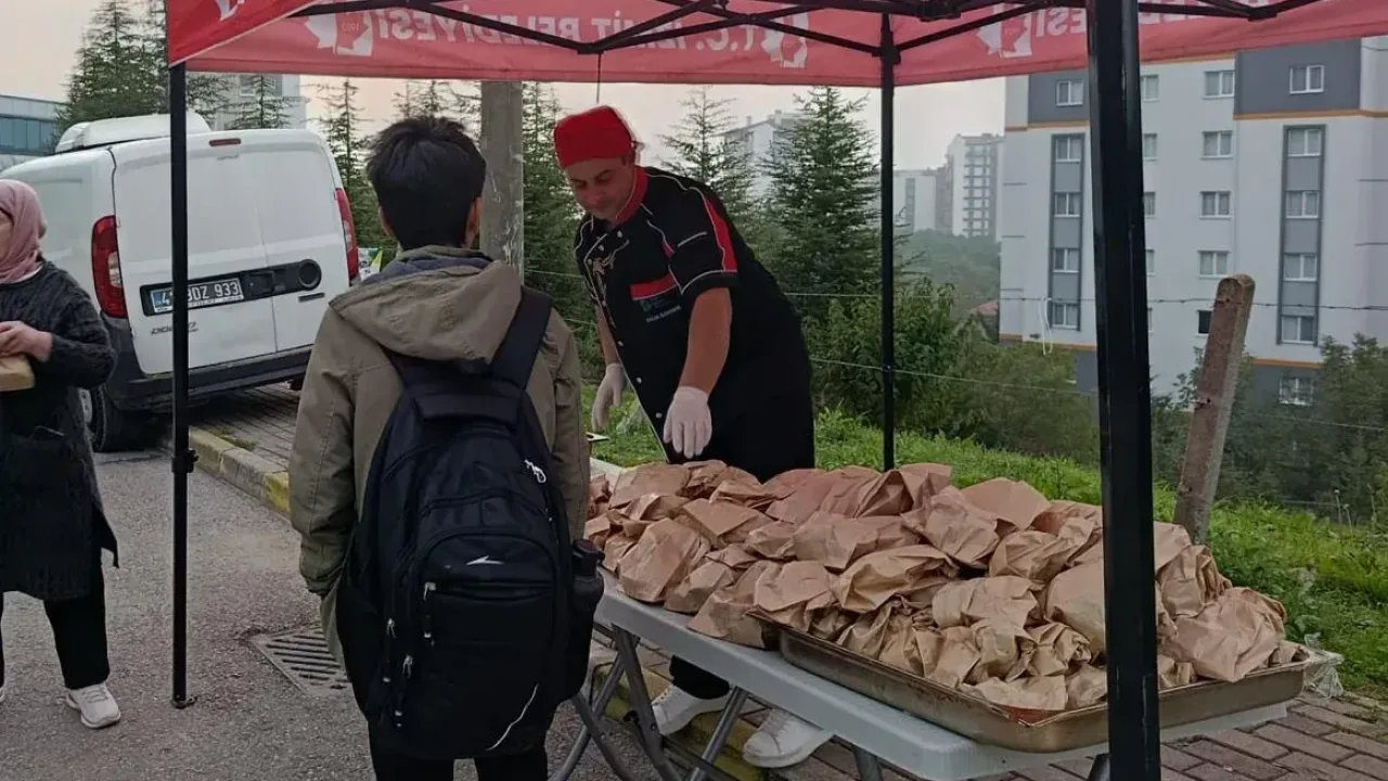 Kocaeli'de İzmit Belediyesi Beslenme Saati Projesine devam