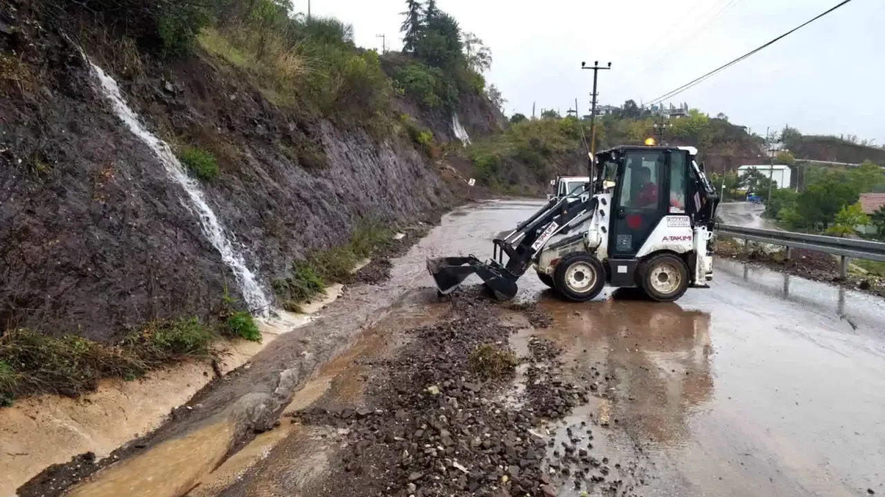 Kocaeli'de rekor yağışa canla başla mücadele