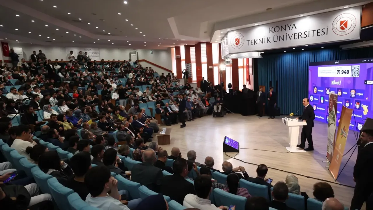 Konya’da Başkan Altay gençlerle bir araya geldi