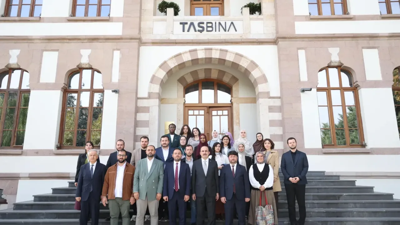 Konya'da uluslararası genç yazarlardan Başkan Altay'a ziyaret
