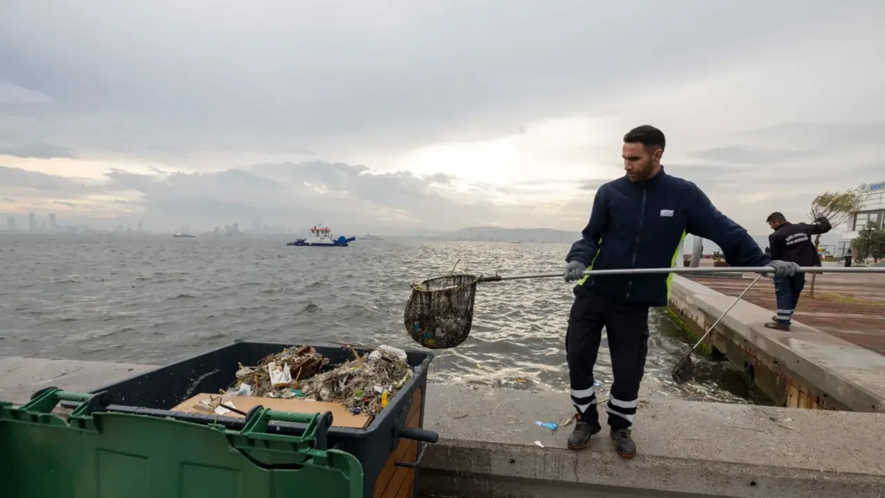 Körfez’de yağmur sonrası yüzey temizliği