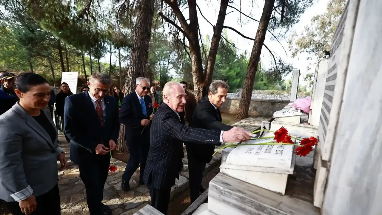 Mahmut Esat Bozkurt Efes Selçuk'ta unutulmadı