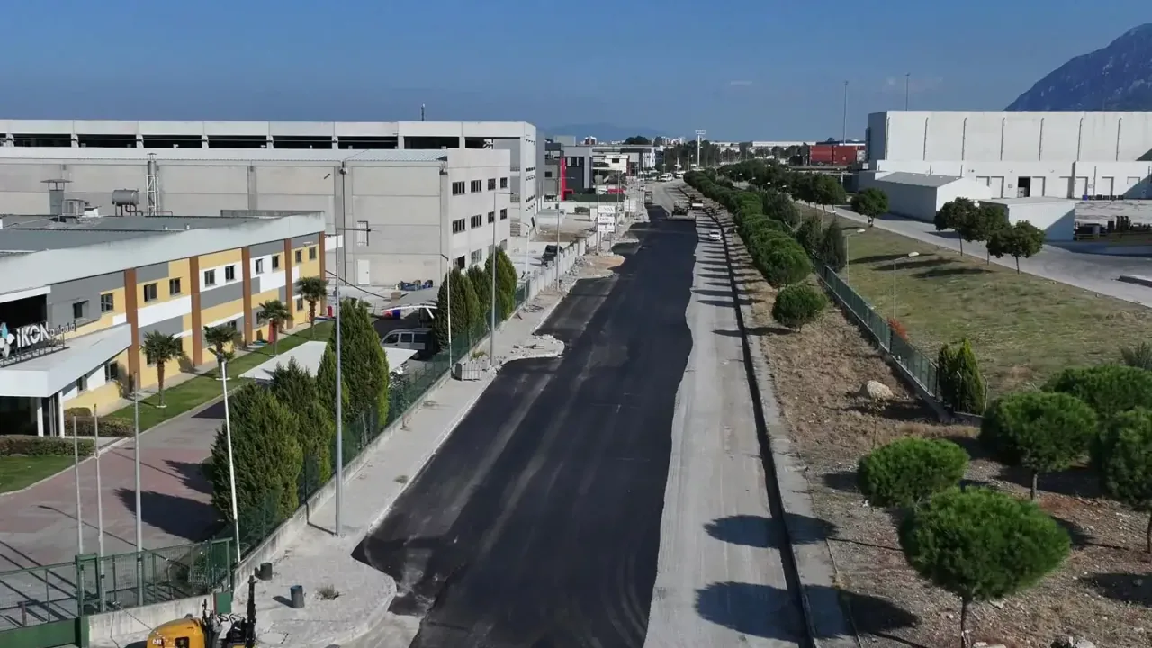 Manisa Büyükşehir'den asfalt çalışmalarına devam