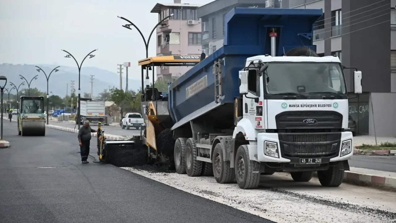 Manisa Büyükşehir’den Soma’da 3 kilometrelik asfalt çalışması