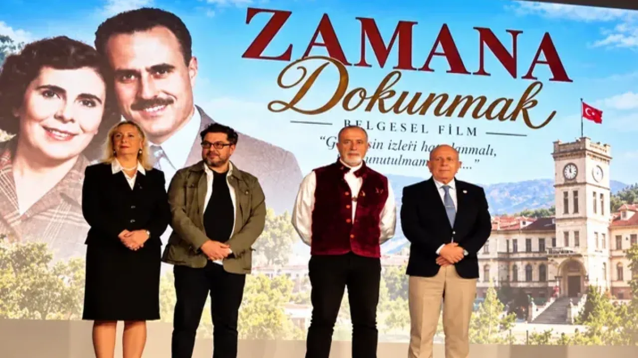 Manisa'da 'Zamana Dokunmak' izleyiciyle buluştu