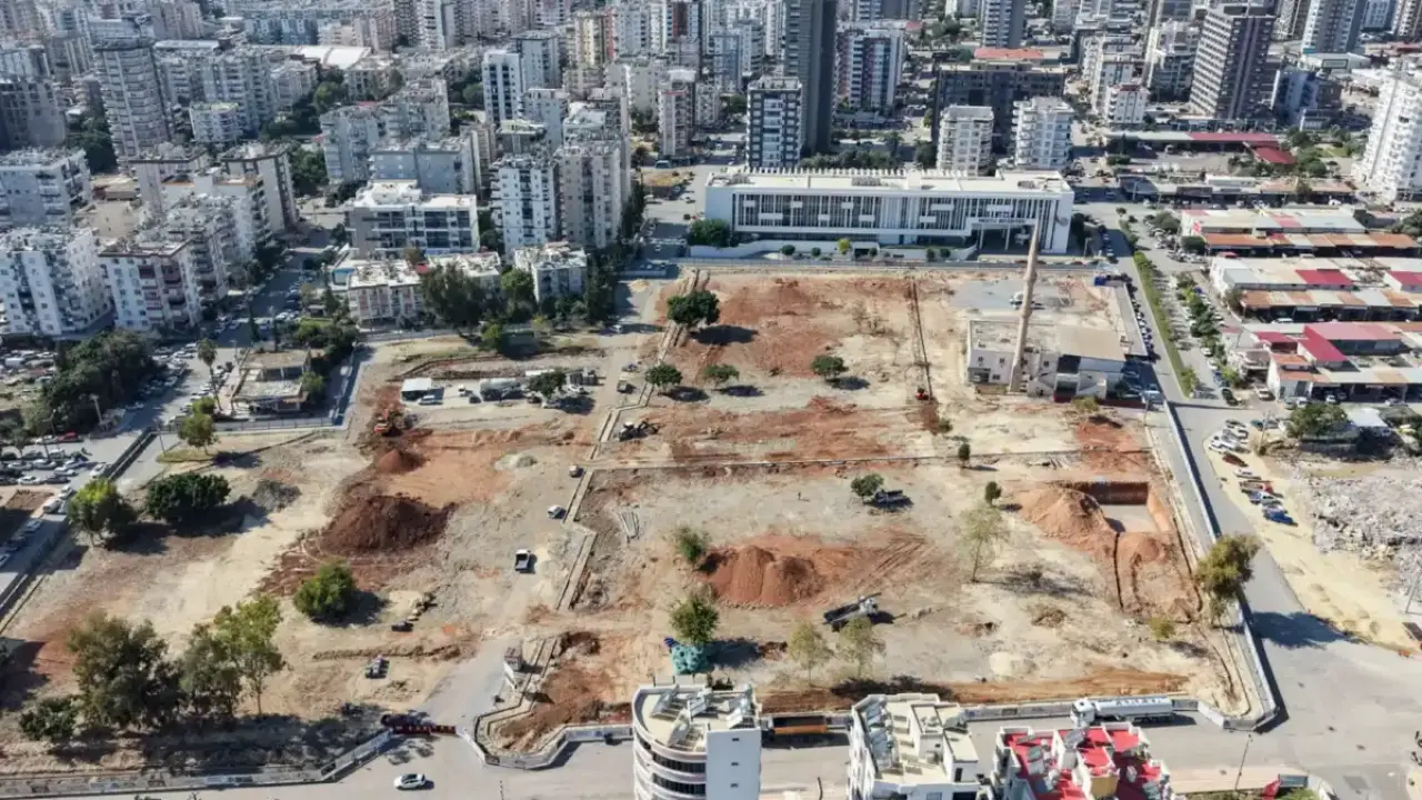 Mersin'de ‘Mezitli Kent Meydanı’ projesinde çalışmalar sürüyor
