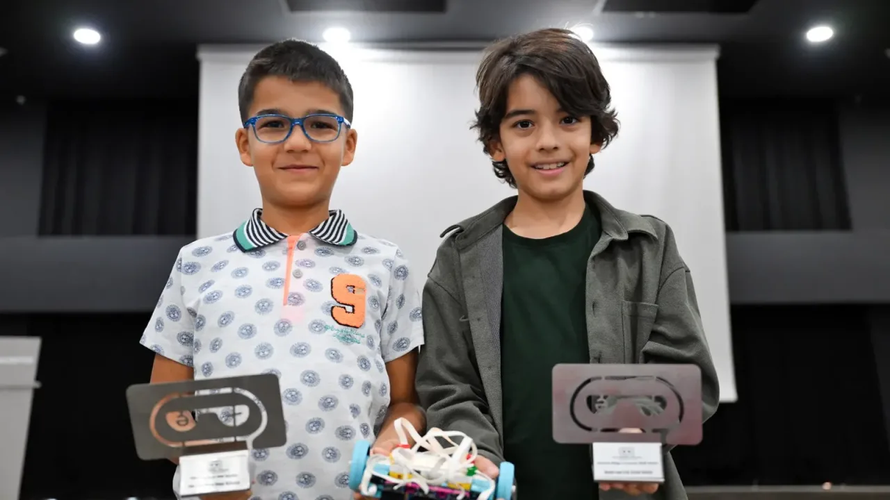Mersin’in genç yetenekleri robotikte Türkiye derecesi elde etti