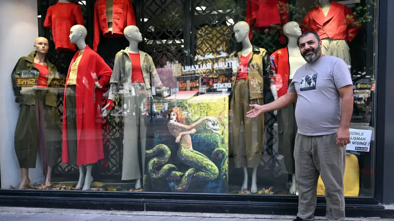 Mersin Tarsus’ta esnaf vitrinleri sanat galerisine dönüştü
