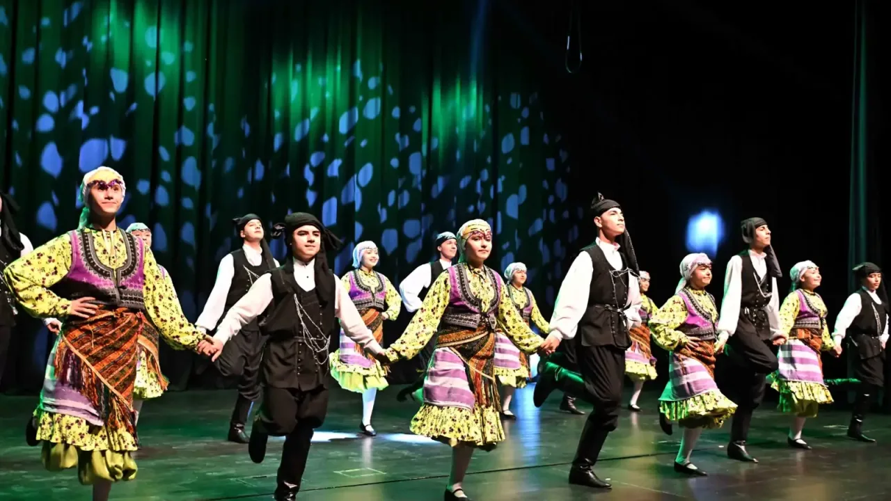 Muratpaşa’da yeni korist ve dansçılar aranıyor