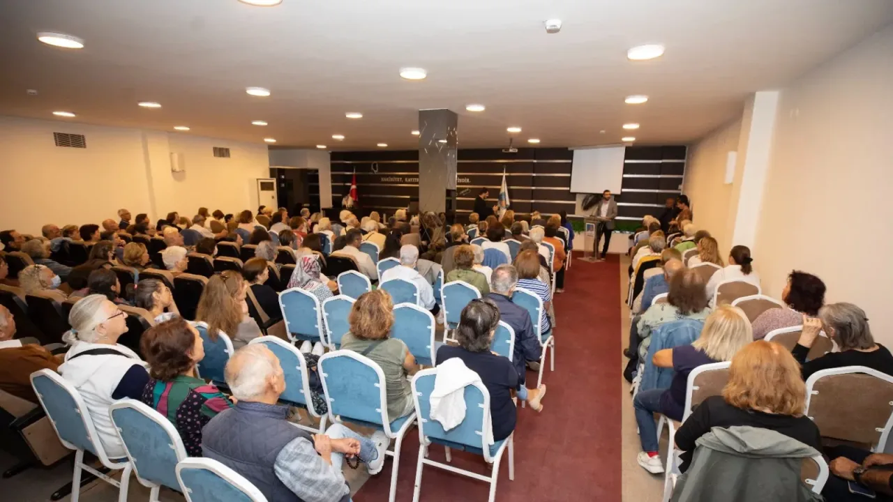 Narlıdere 3. Yaş Üniversitesi'nde de ilk ders zili