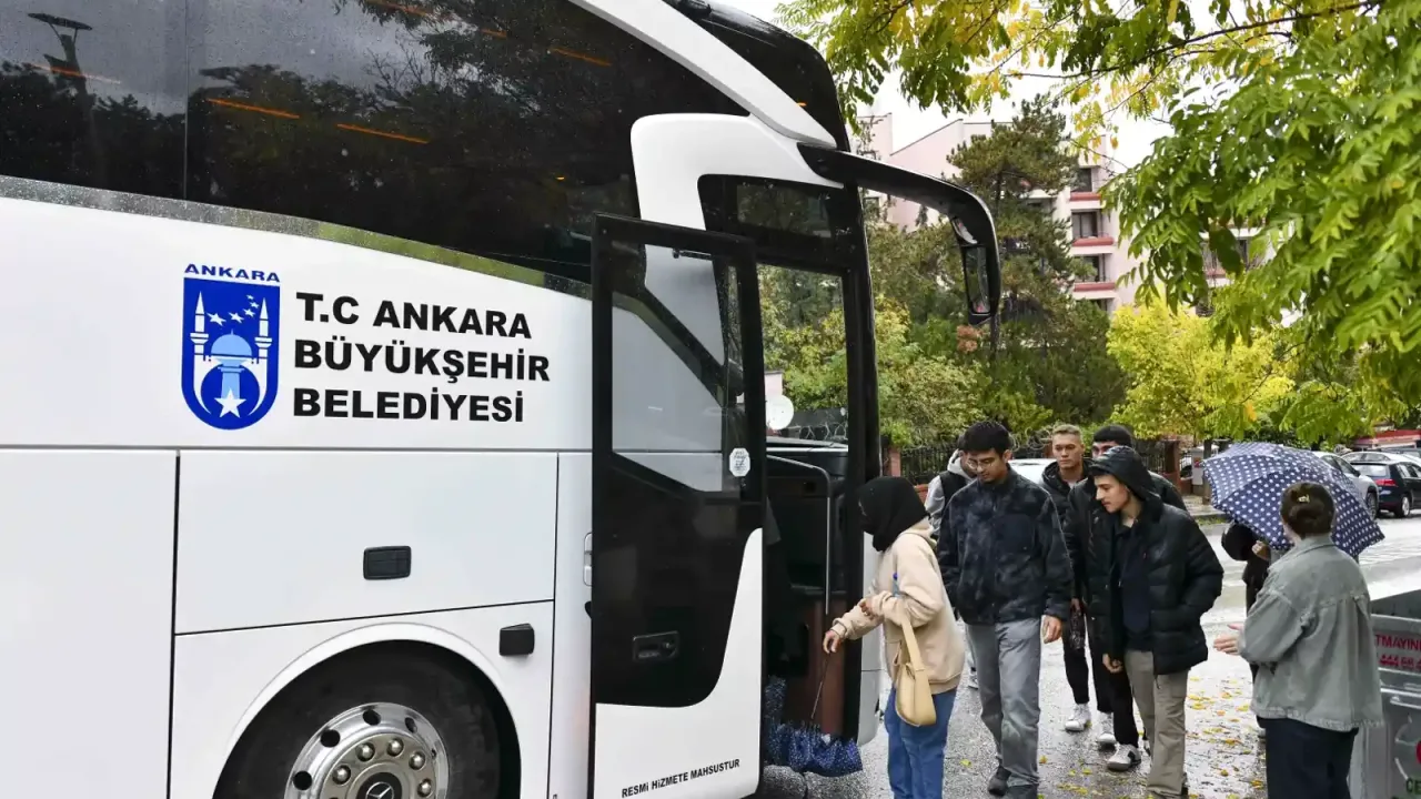 Öğrenciler Başkenti panoramik turla keşfetti