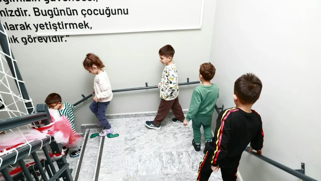 Osmangazi'de miniklere deprem ve yangın tatbikatı