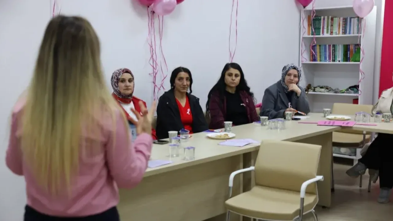 Pembe farkındalıkla erken teşhise güçlü vurgu