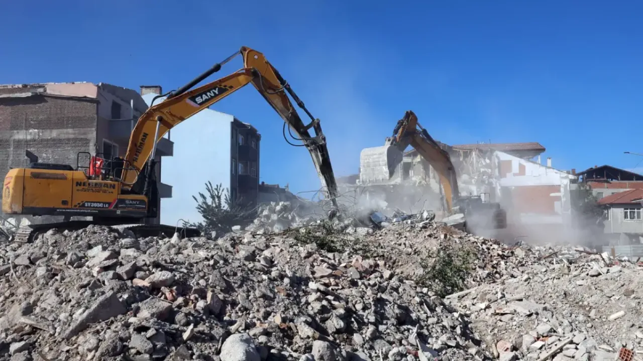 Sakarya'da Tığcılar kentsel dönüşümünde bir ayda 45 yapı yıkıldı