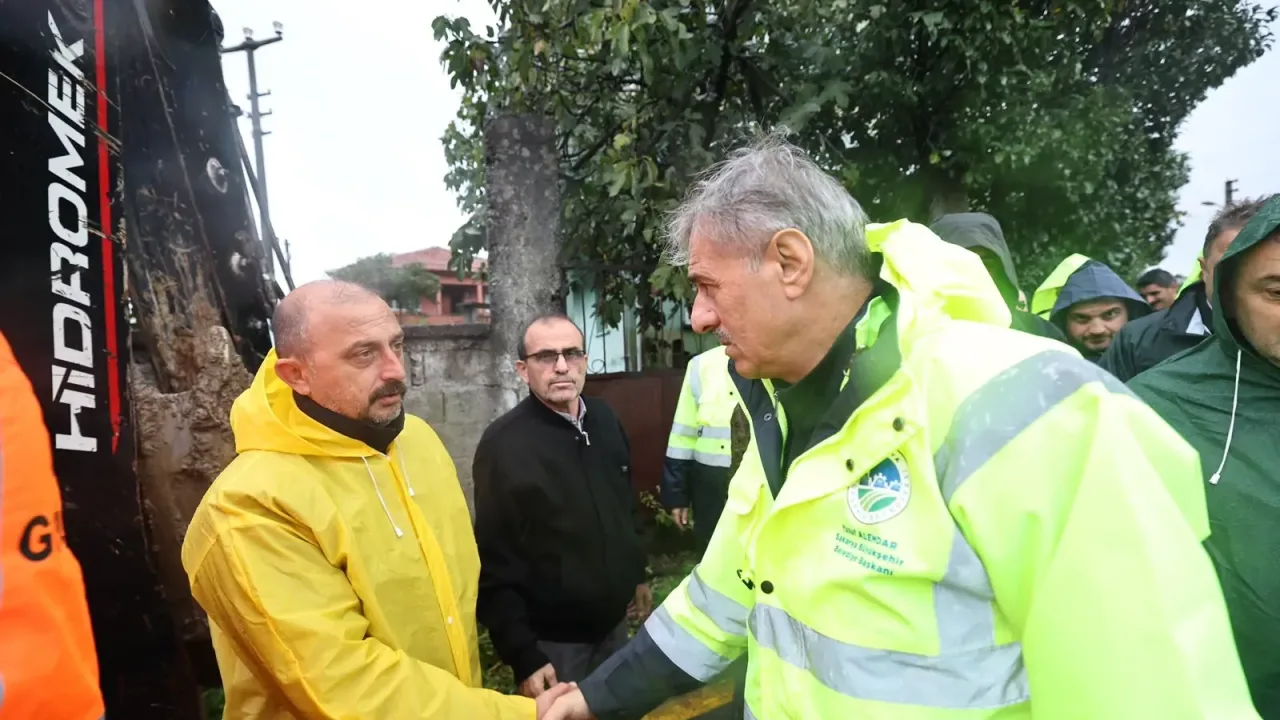 Sakarya'da Vali Doğan ve Başkan Alemdar afet bölgelerinde