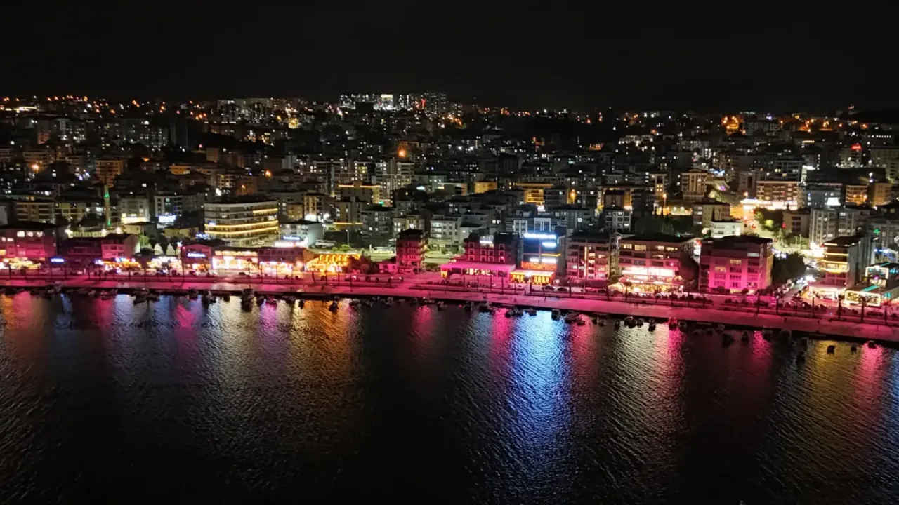Samsun Atakum sahili pembeye büründü