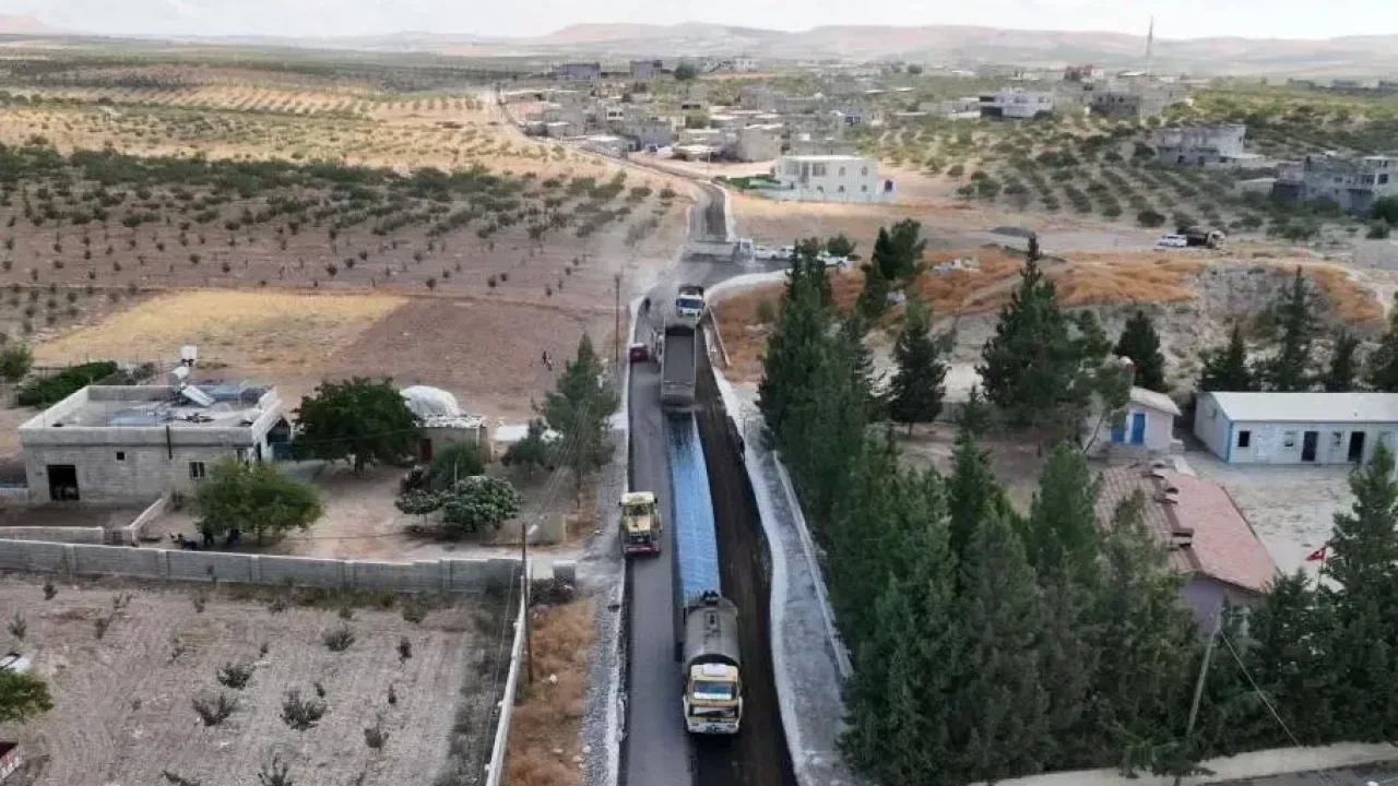 Şanlıurfa Birecik’te 40 kilometrelik grup yolunda asfalt