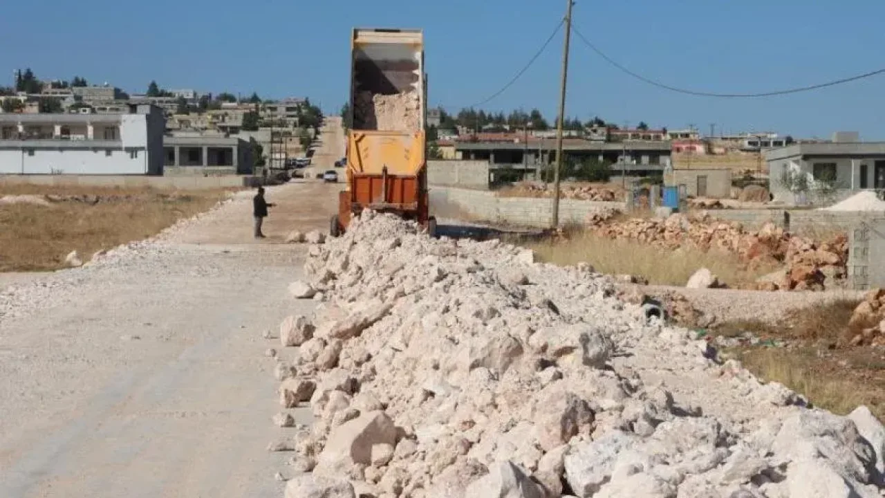 Şanlıurfa’da dört ilçeyi birbirine bağlayan yol sıcak asfaltla