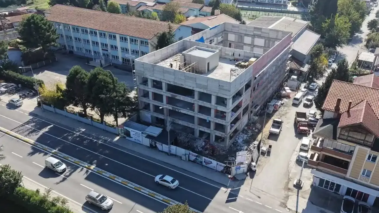 Sapanca’da gençlerin yeni merkezi yükseldi