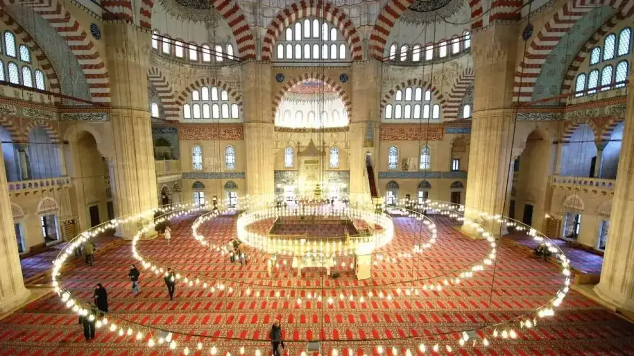 Selimiye Camii ve Külliyesi, tarihin izlerini yaşatıyor
