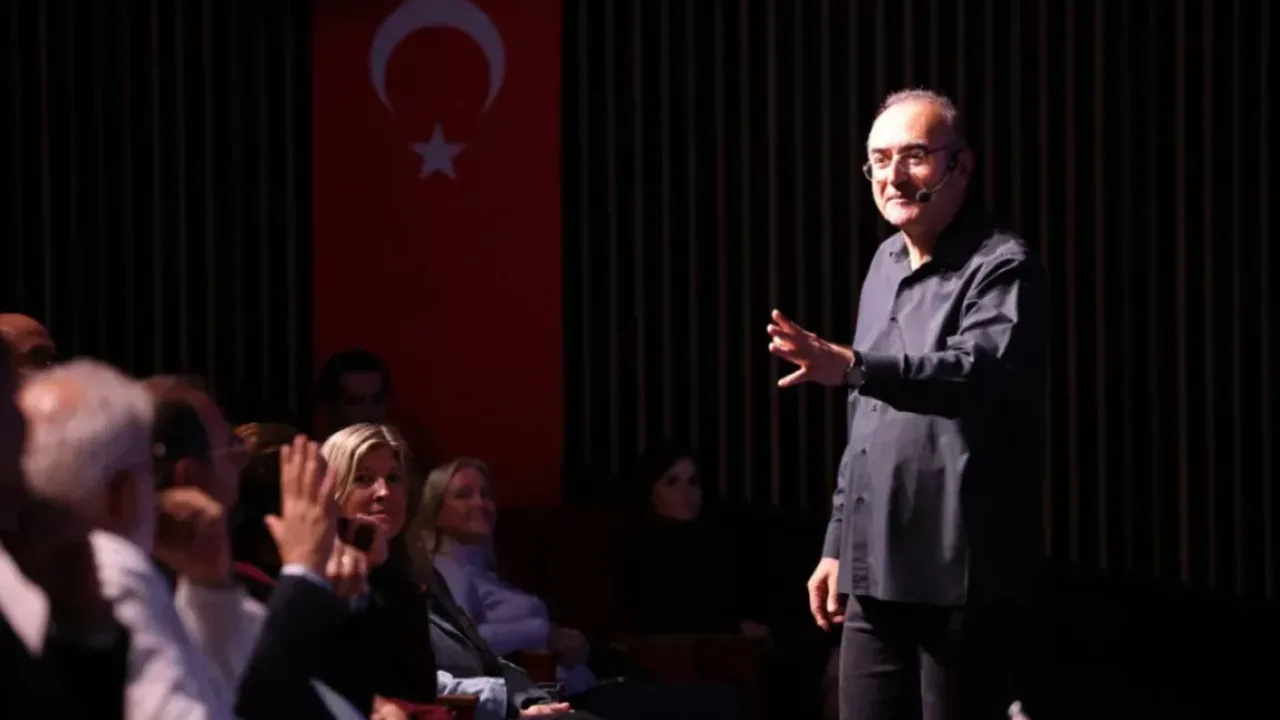 Sunay Akın'dan Cumhuriyet söyleşisi