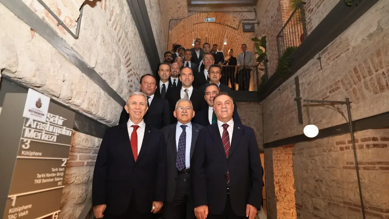 Tarihi Kuyumcu Han İstanbul'a kazandırıldı
