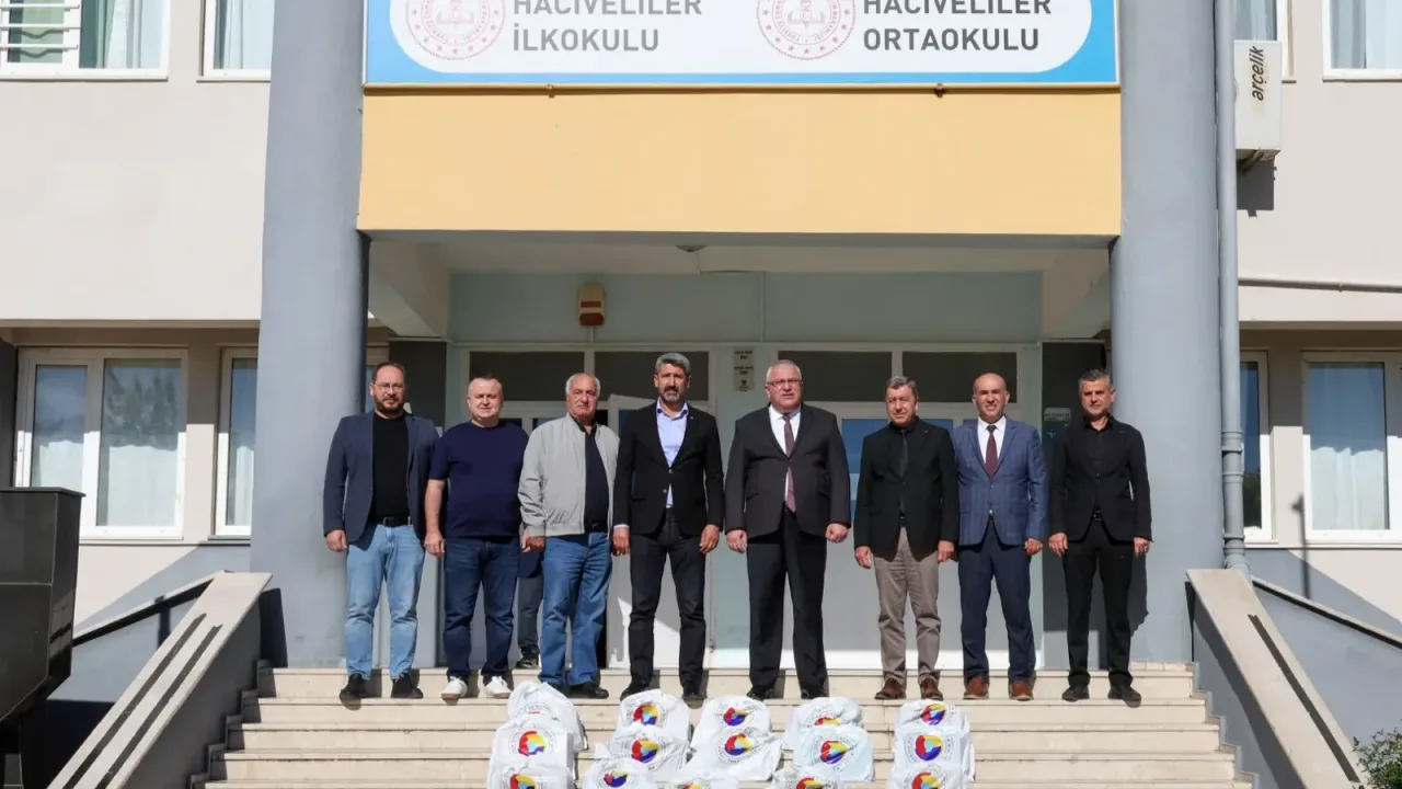 TOBB’dan Kumluca’da 525 öğrenciye ayakkabı desteği