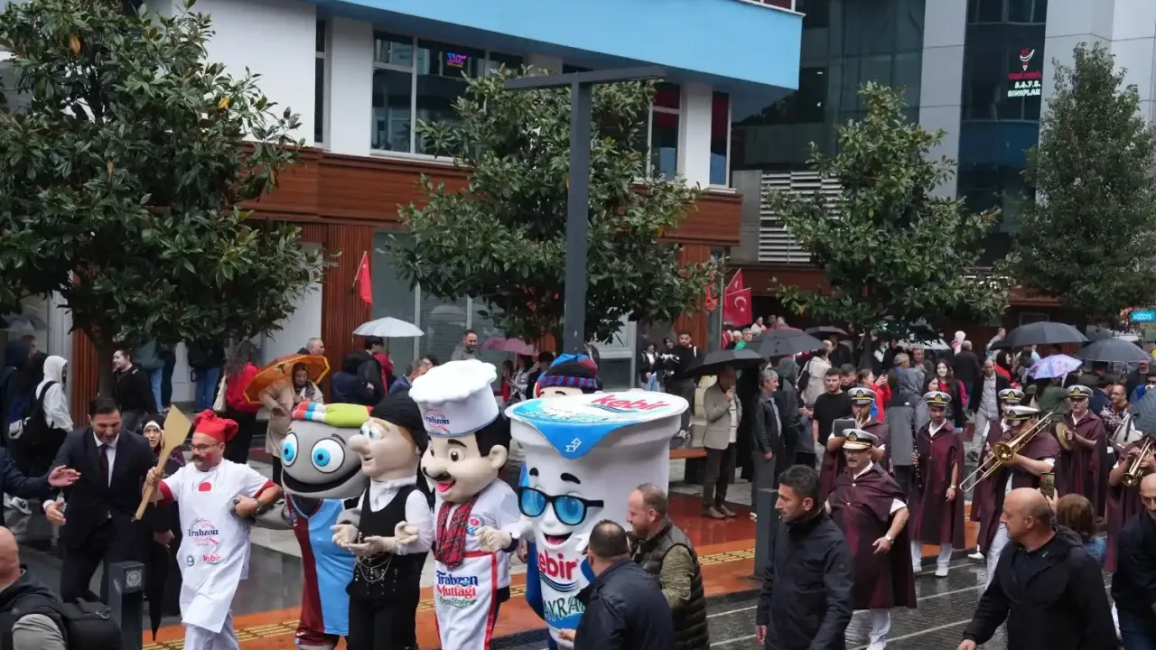 Trabzon’da Gastronomi Festivali'ne coşkulu kortej
