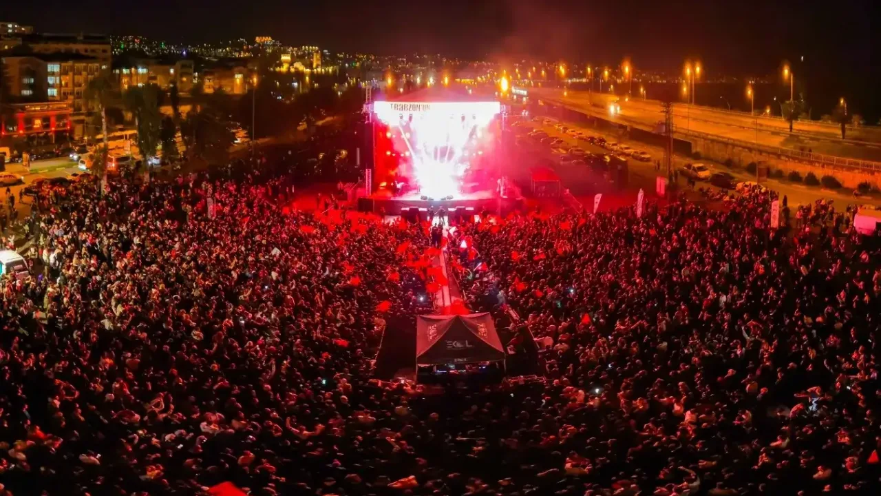 Tuğçe Kandemir Trabzon’da coşturdu