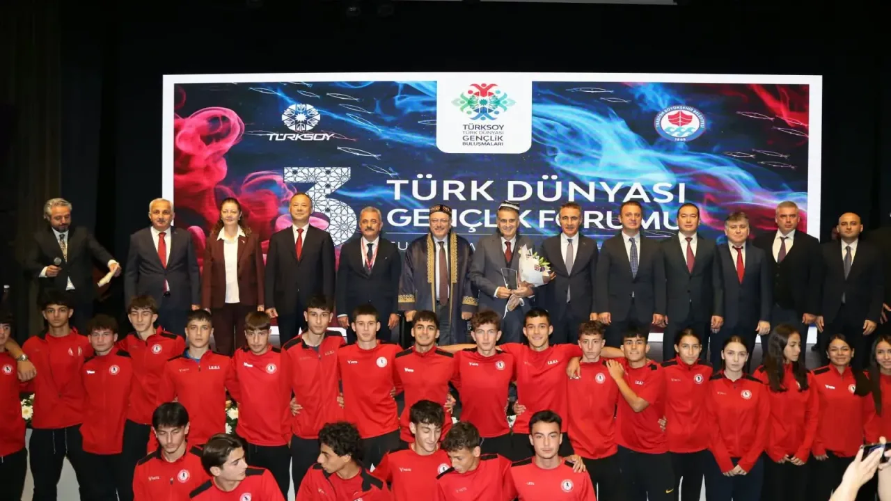 Türk Dünyası'nın gençleri Trabzon’da buluştu